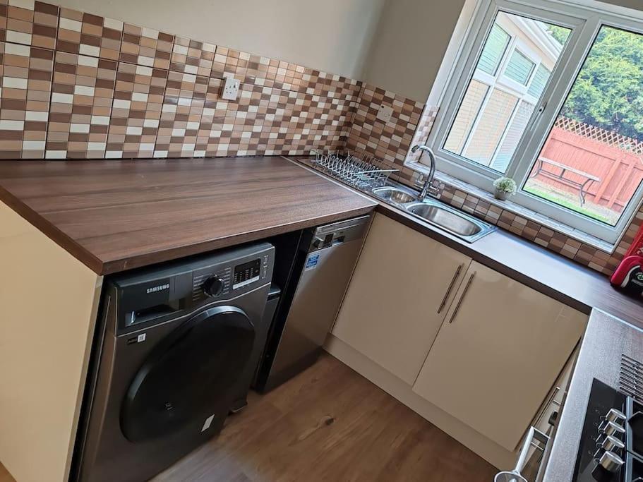 فيلا Modern Living In Hull كينغستون أبون هول المظهر الخارجي الصورة